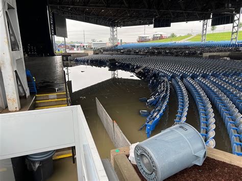  hollywood casino amphitheatre flooded